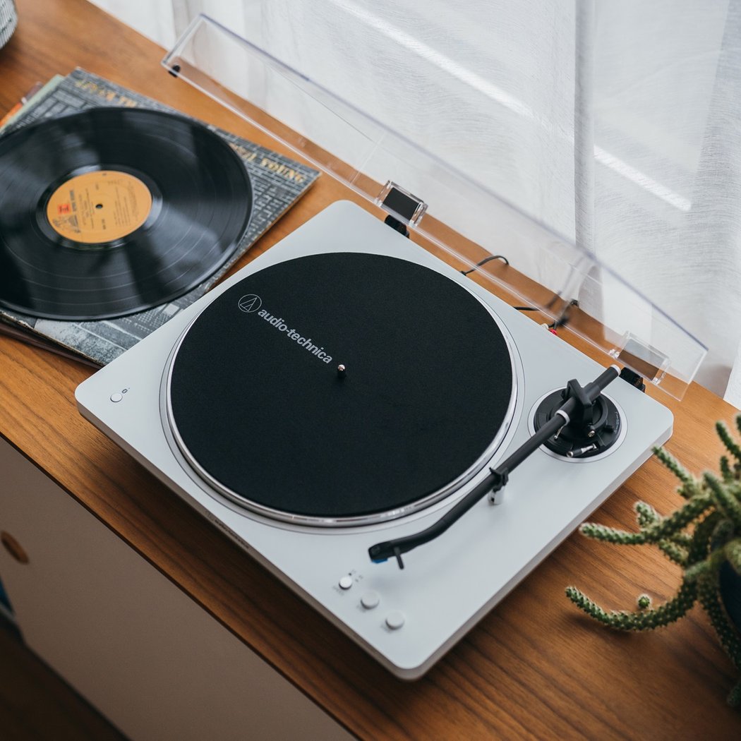 Audio Technica - LP70XBT White Fully Automatic Bluetooth Turntable