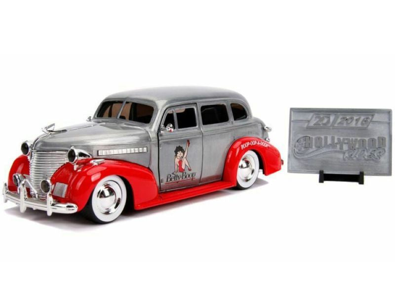 Betty Boop - 1939 Chevy Master Deluxe 1:24 Scale Hollywood Ride
