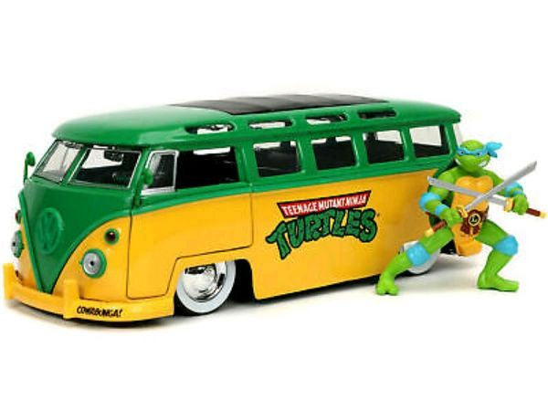 Teenage Mutant Ninja Turtles - 1:24 1962 VW Bus with Leonardo Hollywood Ride Die Cast Car