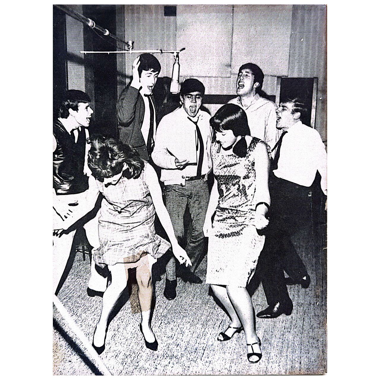 Popular Annual 1964 Sept - Dave Clark 5 Vs Beatles Magazine (Used)